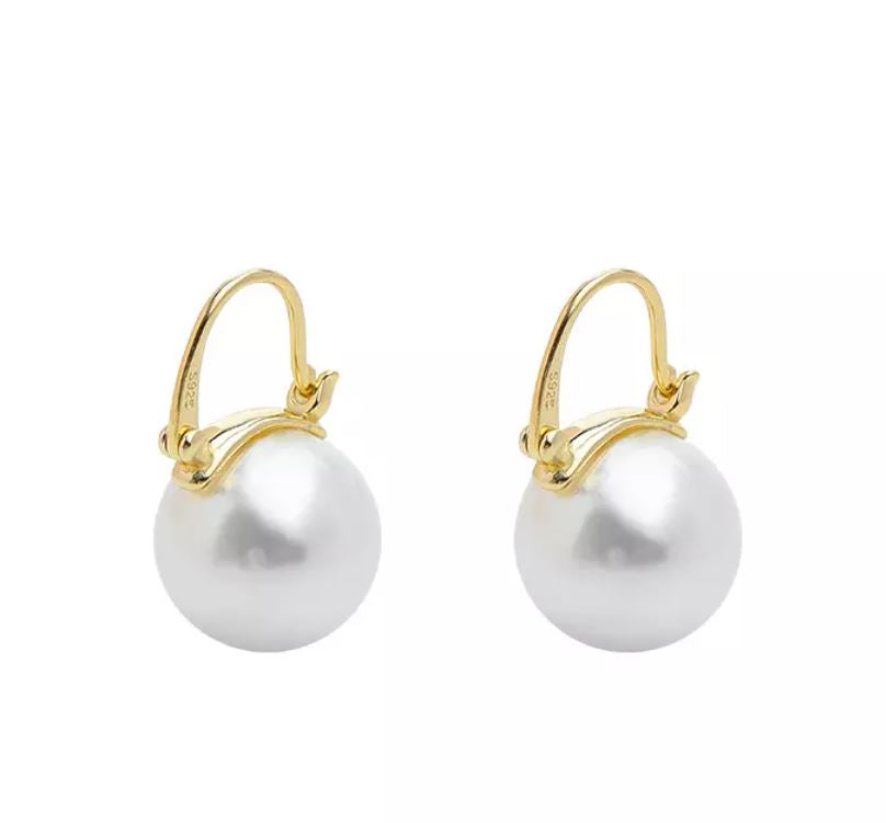 Huggie Pearl Earrings